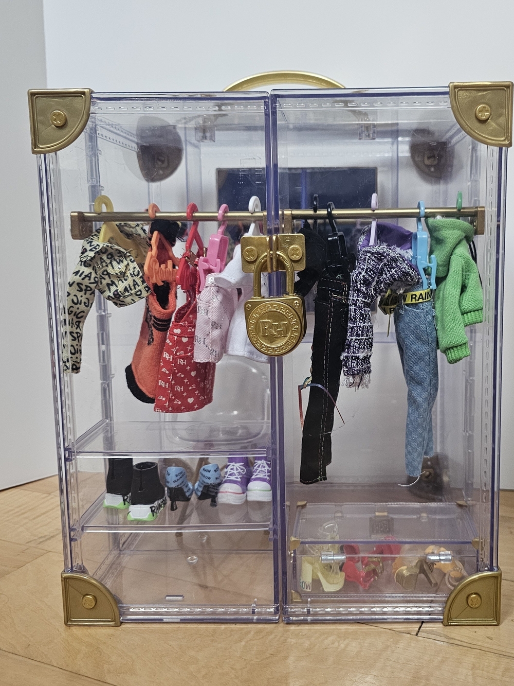 RAINBOW HIGH Acrylic Mini Wardrobe Organizer with Gold Accents - All Accessories